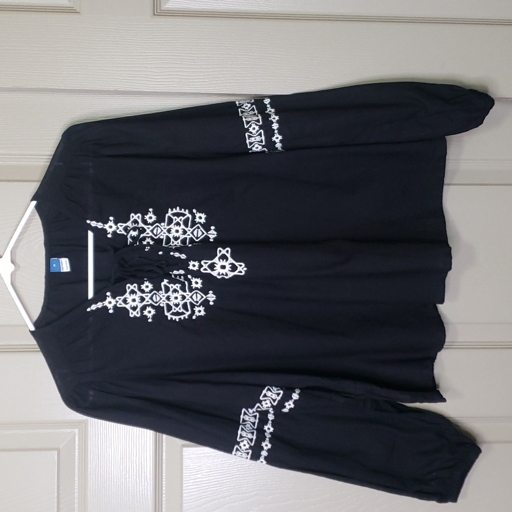 Old navy black embroidered boho top size medium